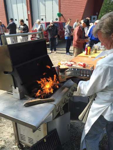 Richard har fått fart på köket. Och uniformen är på plats.